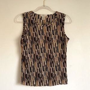WM Scoop neck sleeveless blouse.